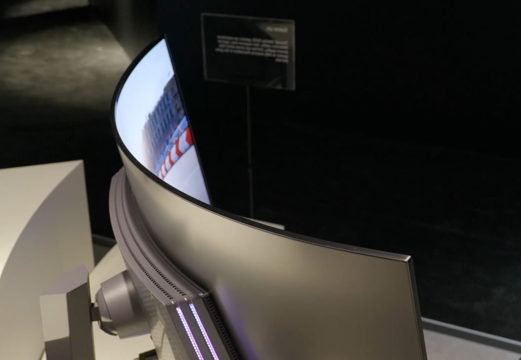 [CES 2023] 45-inch Ultra-Wide Gaming OLED (2)