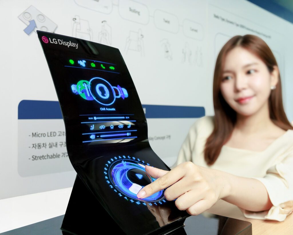 LG-Display-Succeeds-in-Developing-Worlds-First-Stretchable-Display-that-Expands-by-50-Percent-2