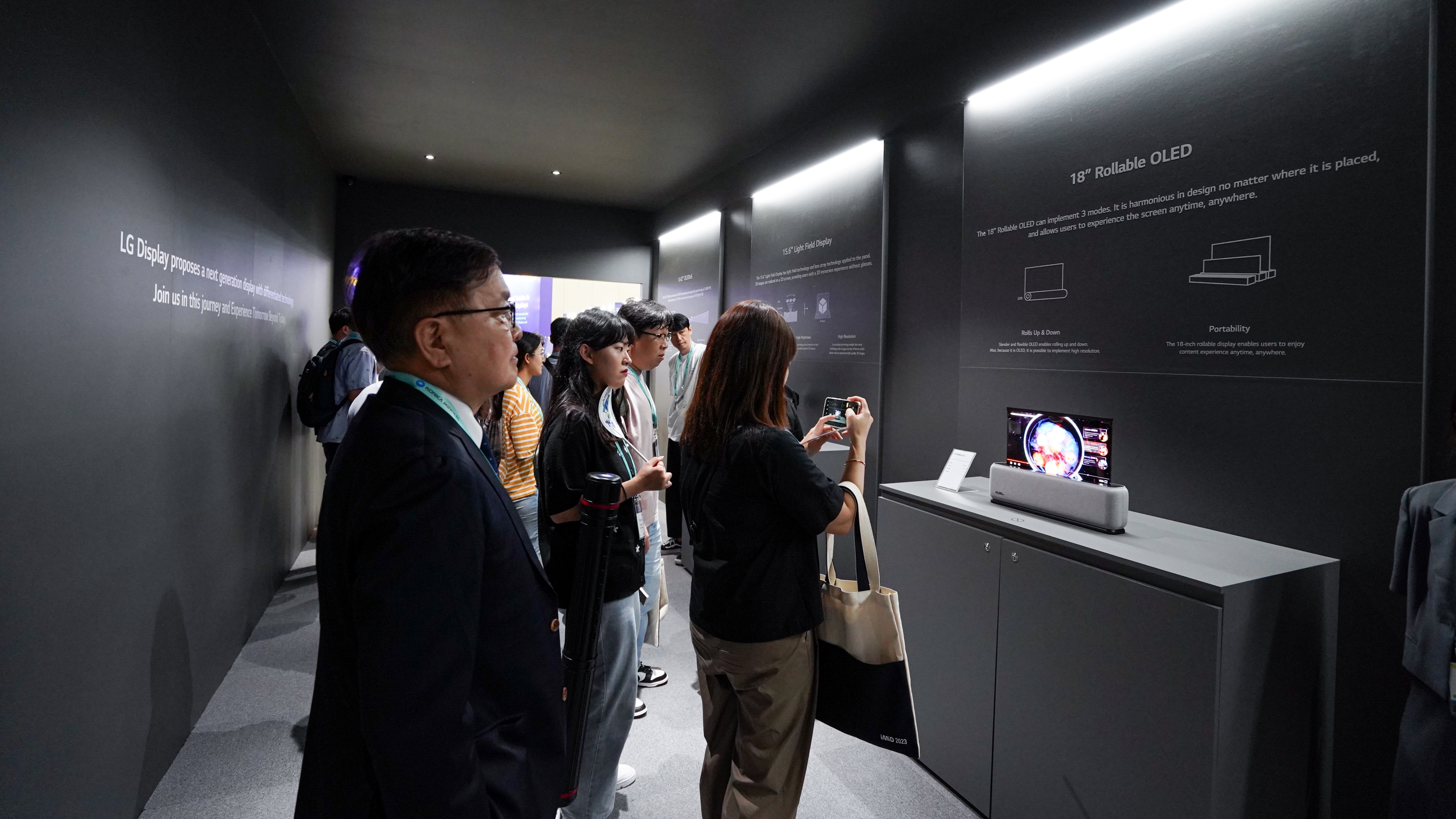 [IMID 2023] Visitors at LG Display's Booth (4)