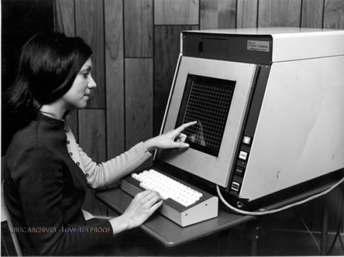 E.A. Johnson이 개발한 최초의 터치스크린(1965년)