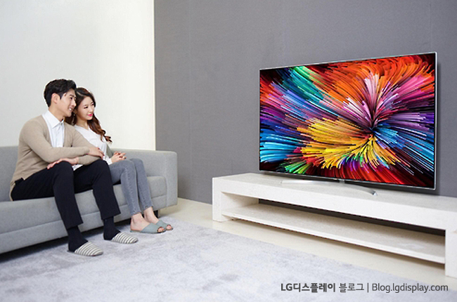 LG전자는 CES 2017에서 ‘나노셀 기술’이 적용된 프리미엄 LCD TV를 공개했다