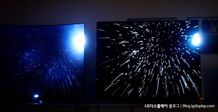 QD-LCD TV(좌)와 OLED TV(우)의 우주 장면 화질 비교