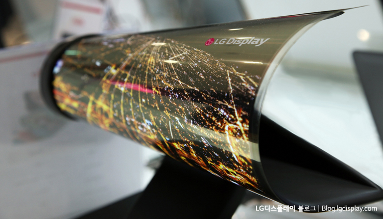 2014년 18인치 롤러블 OLED를 발표했던 LG디스플레이