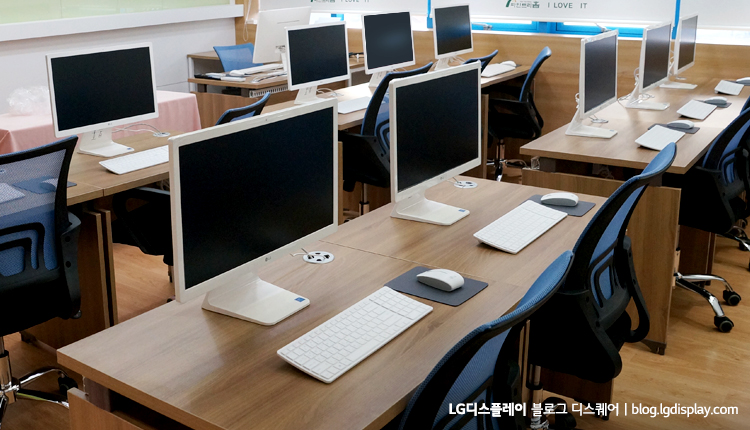 최적의 학습 환경을 위해 PC와 책상, 의자까지 세심하게 배려한 IT발전소