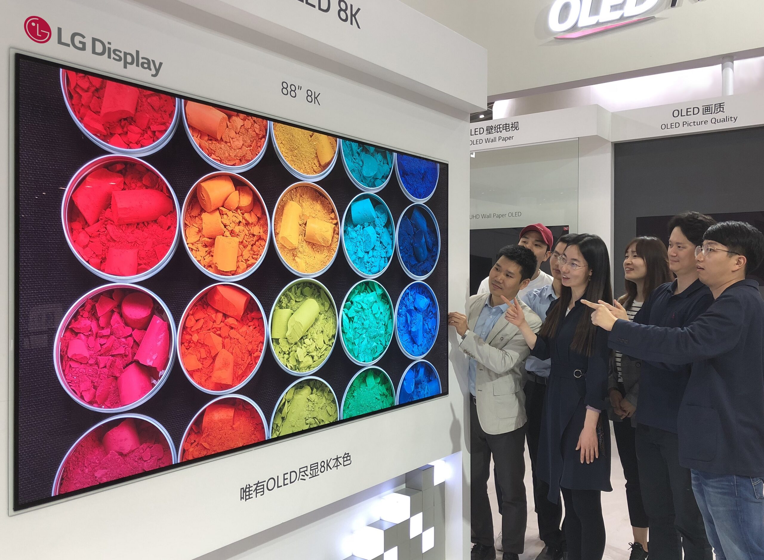 LG디스플레이가 중국 광둥성 선전에서 열린 '제 6회 중국정보기술엑스포(CITE) 2018'에 참가, CSO(Crystal Sound OLED)와 8K OLED 등 다양한 제품을 선보였다.
