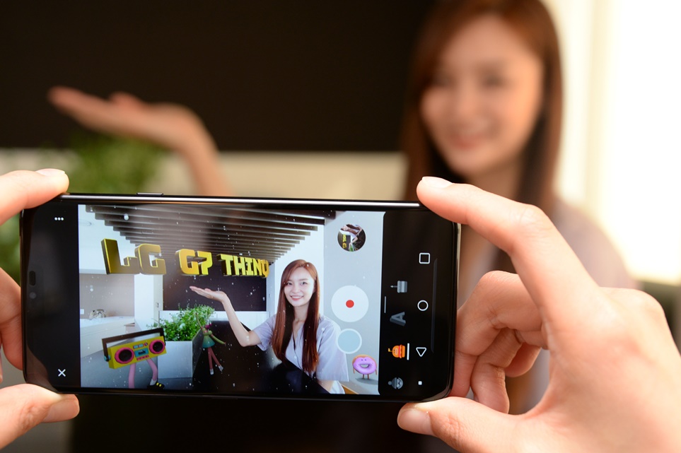 LG G7 ThinQ가 제공하는 AR 스티커 (이미지 출처: LG전자 블로그)