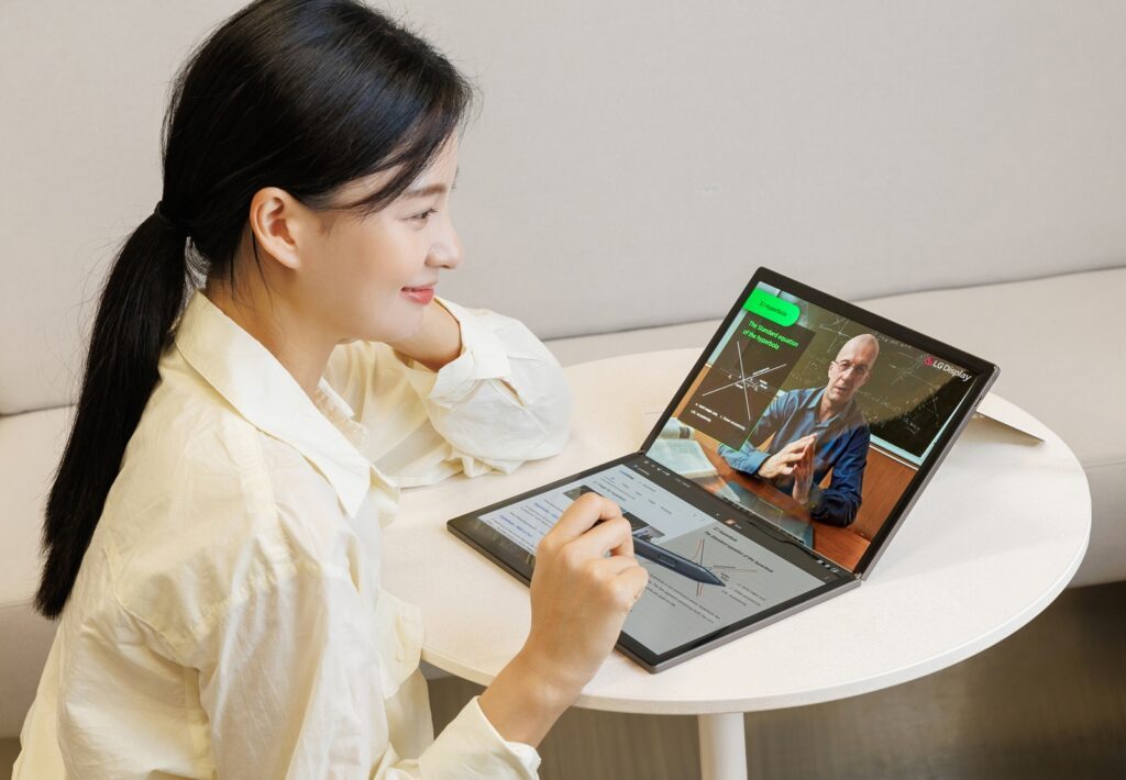 LG Display's 17-inch Foldable OLED Panel for Laptops (2)
