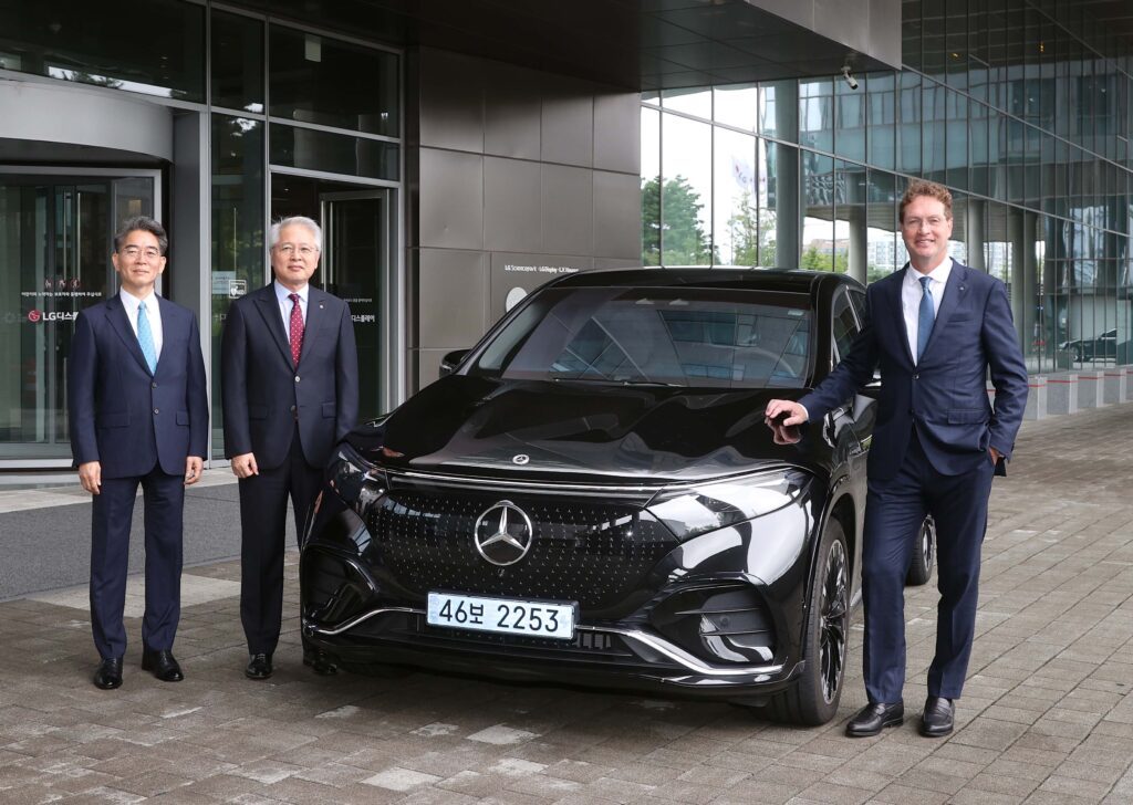 LG Display and Mercedes-Benz's Cooperation for Automotive Displays (2)