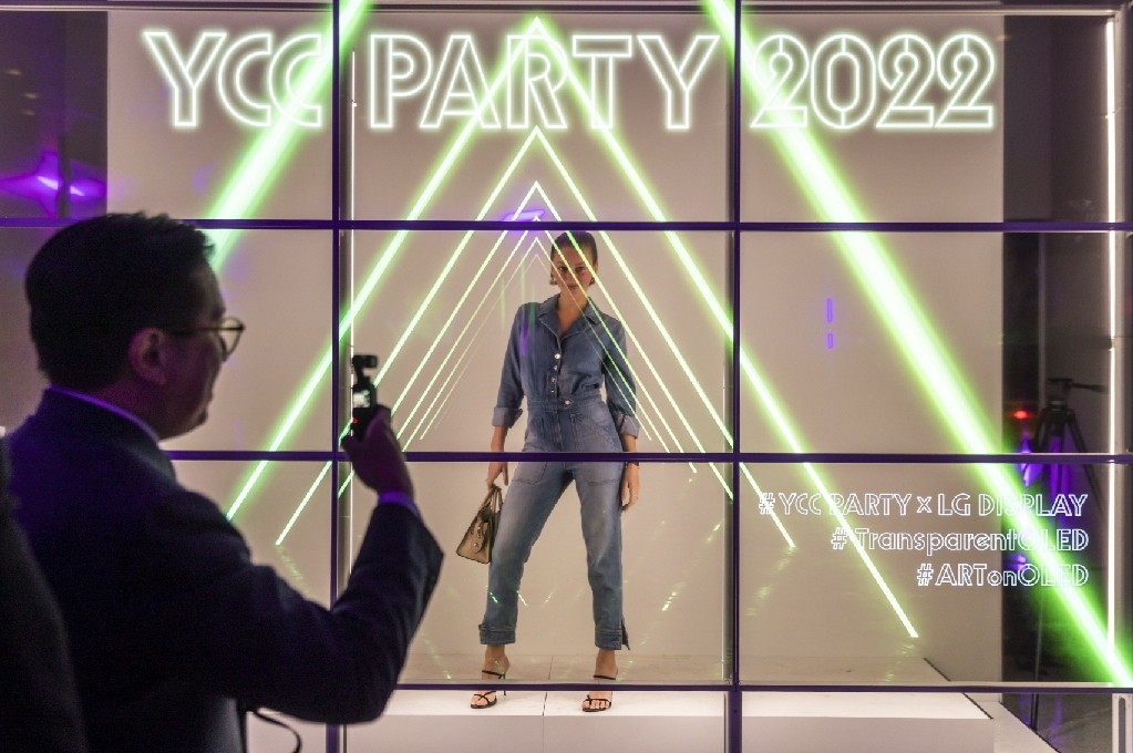 2022_[YCC Party] Transparent OLED Photo Wall (1)