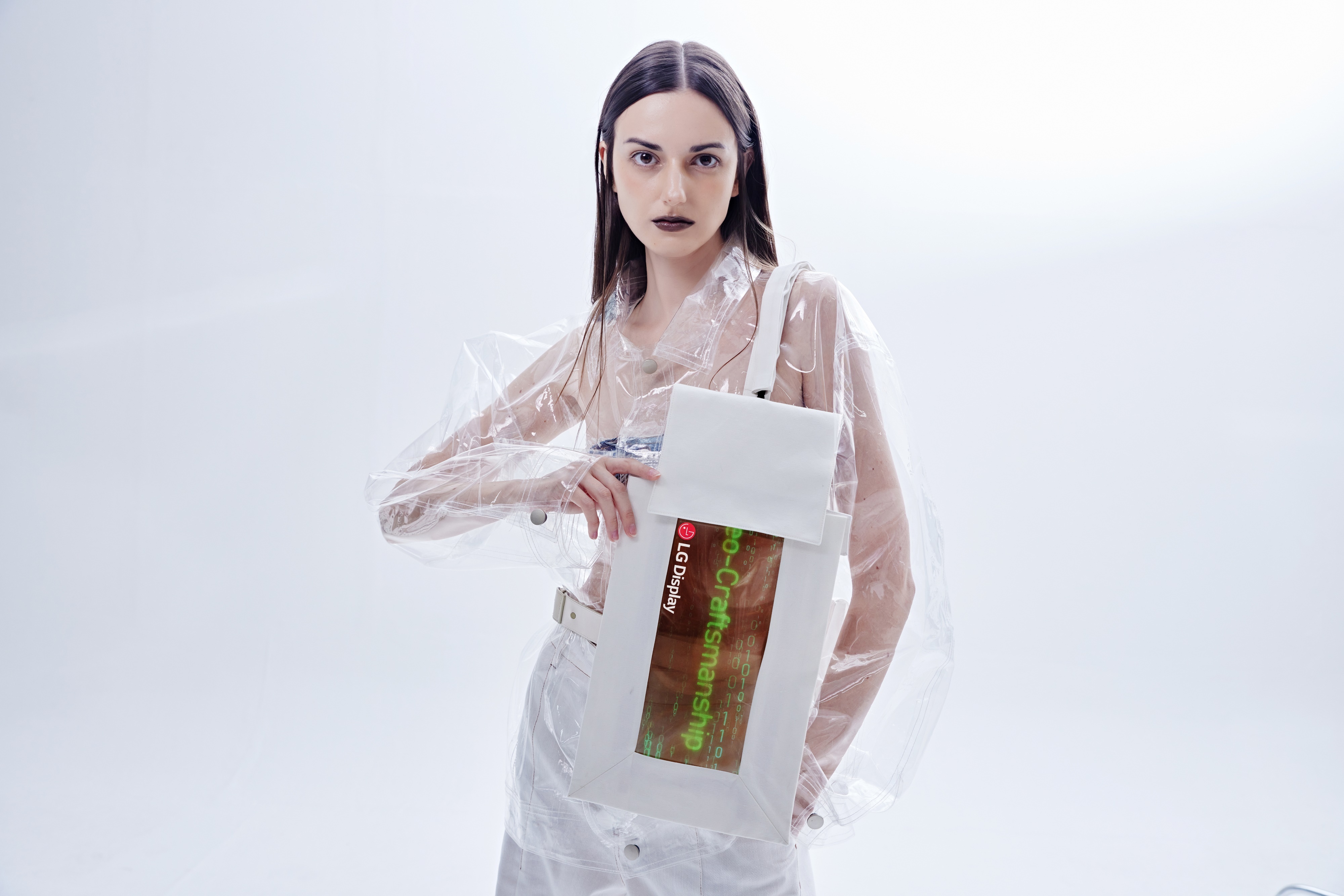 LG Display Unveils Stretchable Displays at Seoul Fashion Week (2)