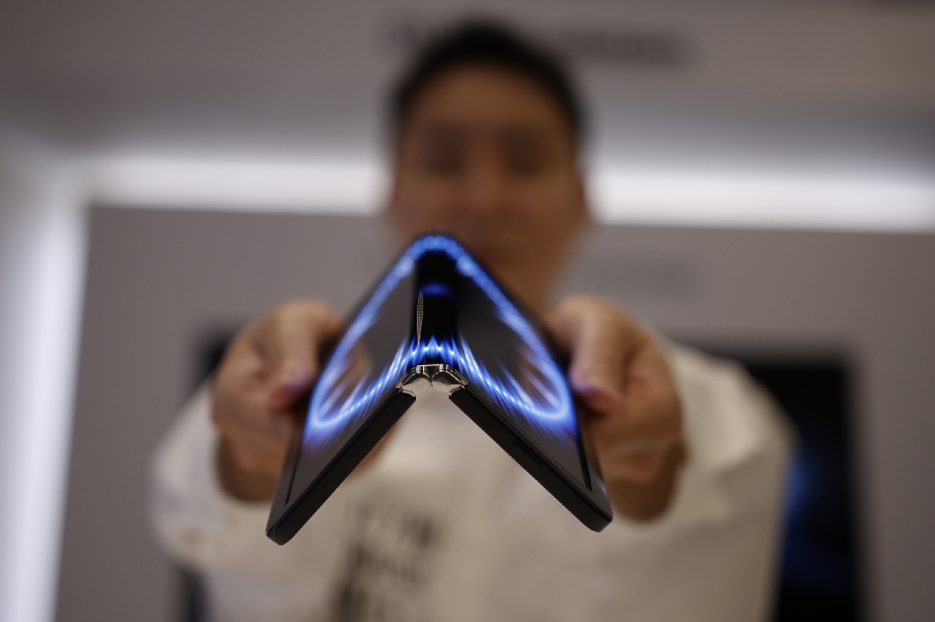 [SID 2022] 360-degree Foldable OLED (5)