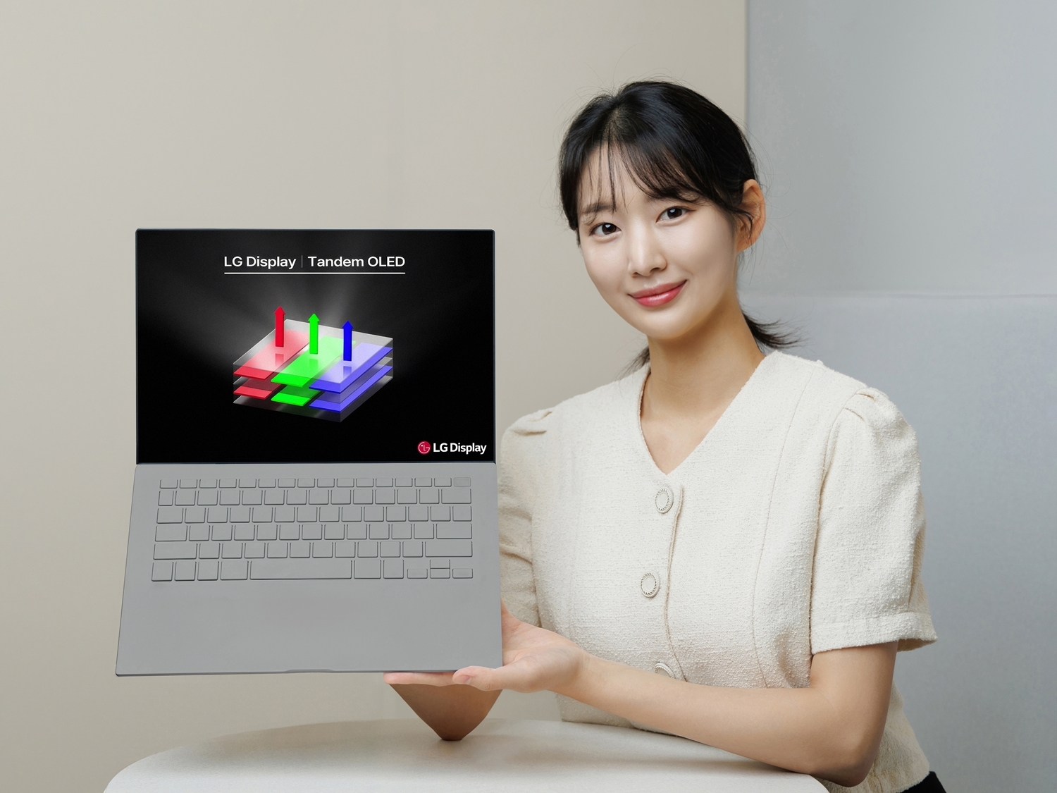 LG디스플레이, 업계 최초 노트북용 탠덤 OLED 양산
