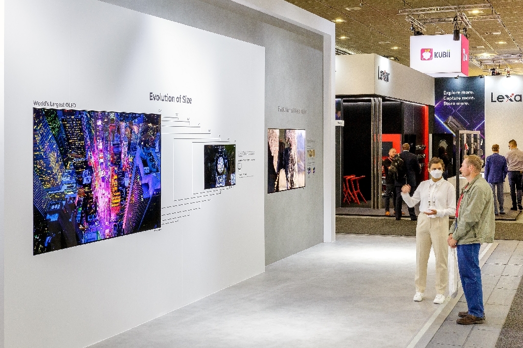 [IFA 2022] 97인치 및 42인치 OLED