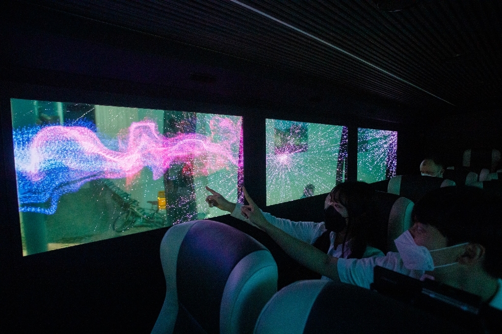 2022_XR Bus Transparent OLED_6