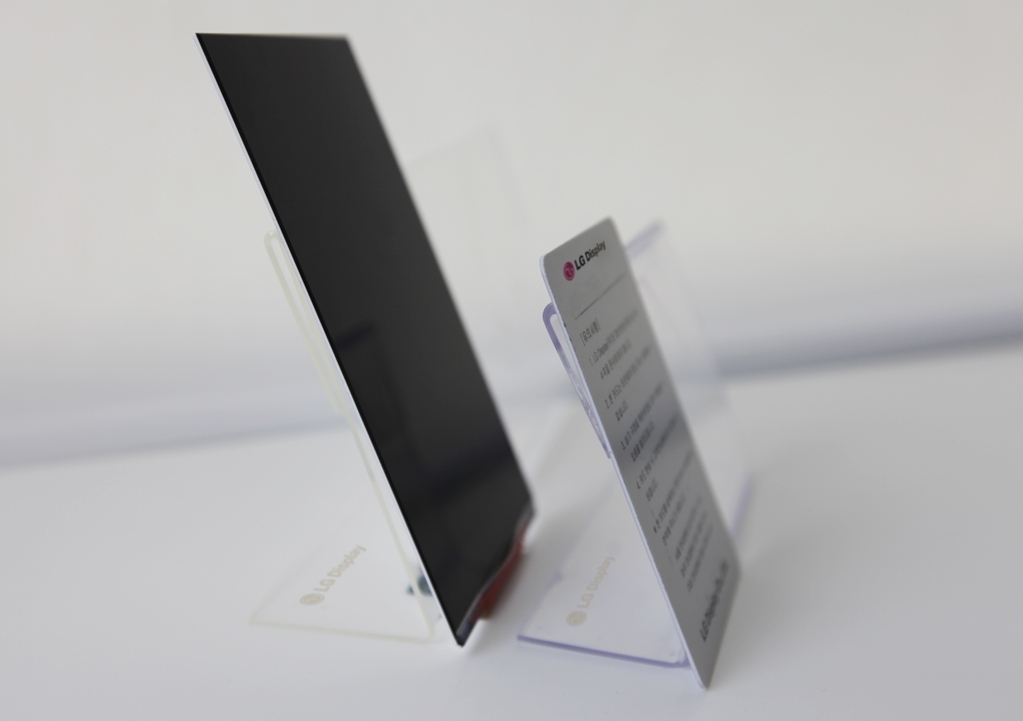 LG디스플레이, 세계에서 가장 날씬한 스마트폰용 Full HD LCD 선보여 (2)