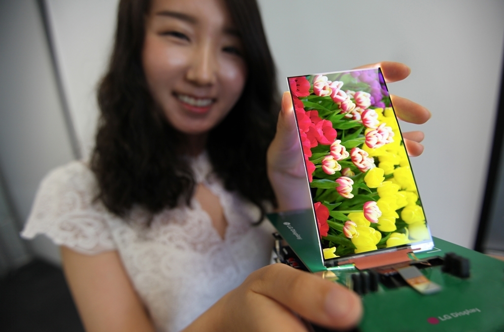 LG디스플레이, 세계에서 가장 날씬한 스마트폰용 Full HD LCD 선보여 (1)