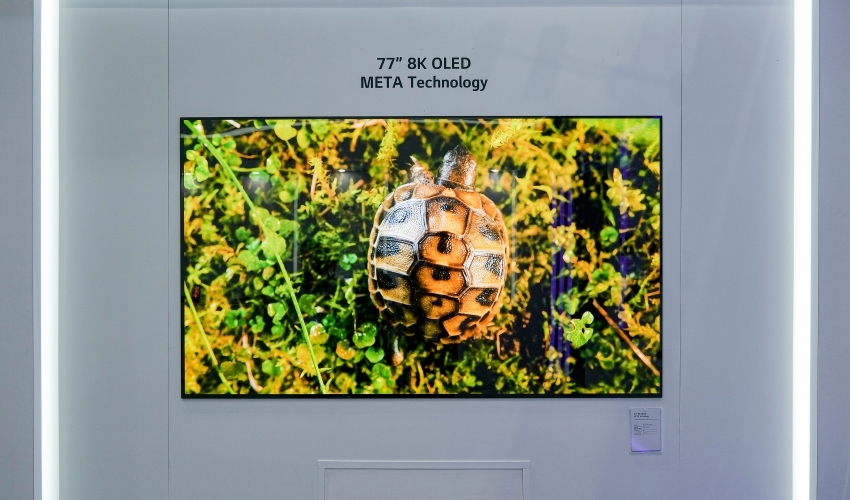 [SID 2023] 77-inch 8K OLED with META Technology