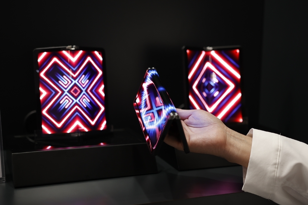 [SID 2022] 360-degree Foldable OLED (4)