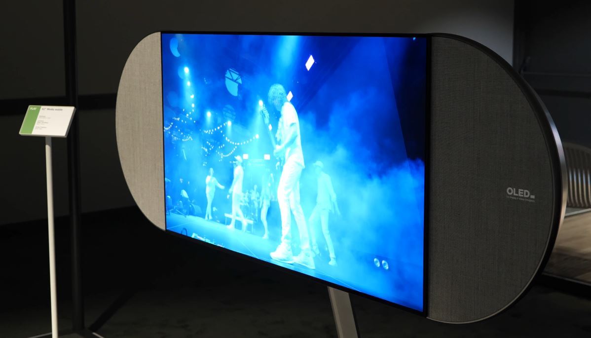 [CES 2023] 42-inch Media Mobile (2)