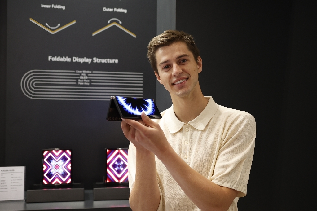 [SID 2022] 360-degree Foldable OLED (3)