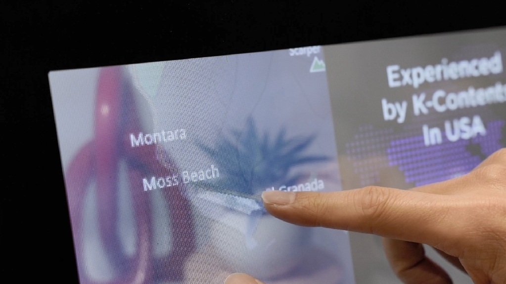 [SID 2022] 13.7-inch Transparent OLED in-TOUCH